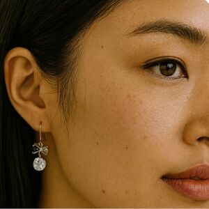 Brilliant crystals in black & clear bow design silver plated earrings 🩶🖤